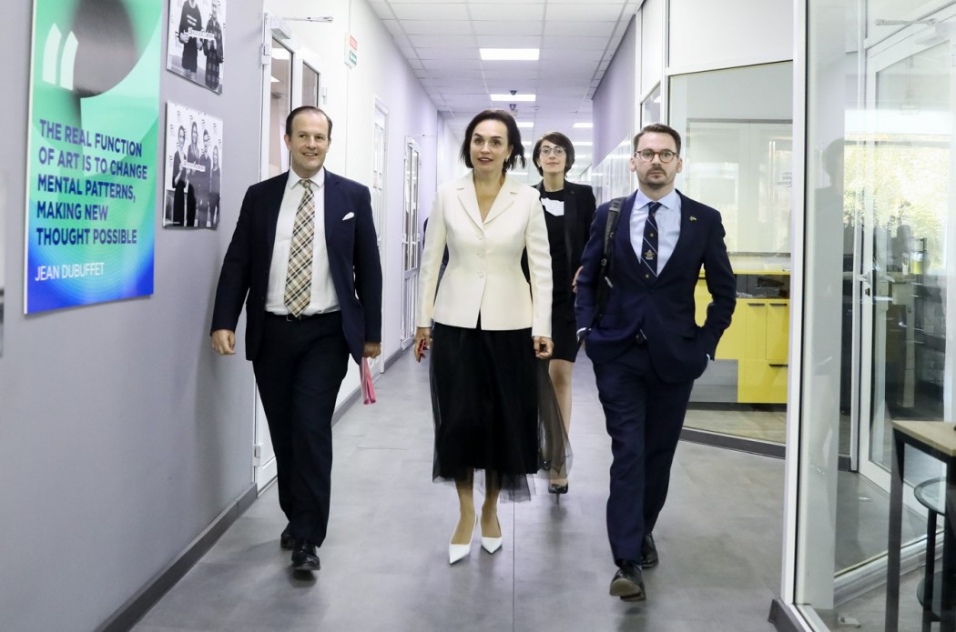 Photo: Gelena Savruk, Head of the Strategic Leadership Program in Security and Defence Sector of Ukraine with Nicolas Harrocks, Deputy Head of Mission at the British Embassy in Kyiv, and Martin Molloy, UK Special Adviser on Defense